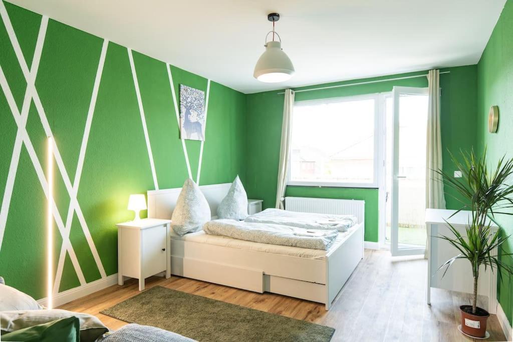 Nature Inspiration Apartment With Balcony & Grill Bbq In Duisburg Mitte Central Station 10 Mins & Big Tv With Photo Lights Exterior photo